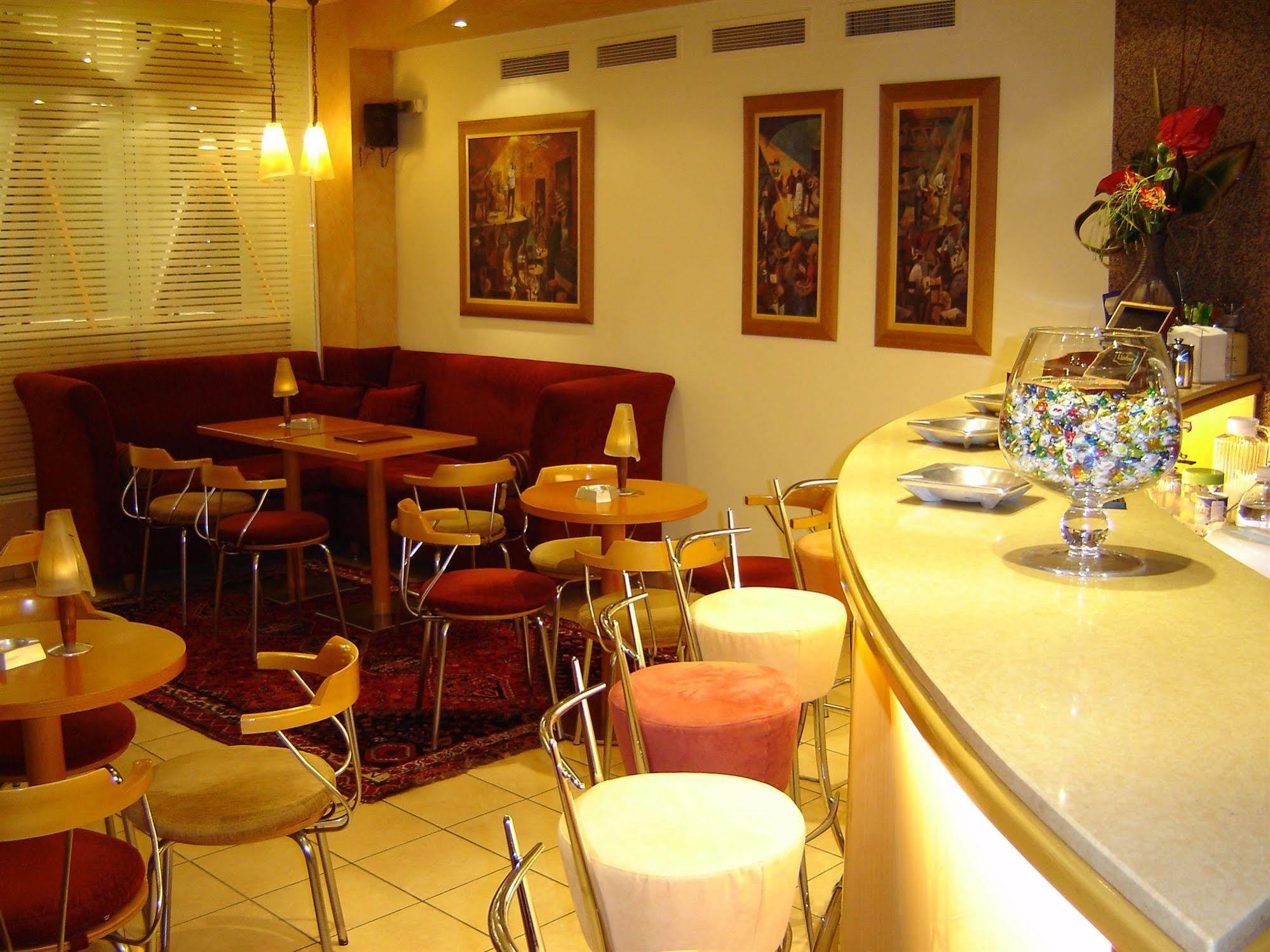 Nepheli Hotel Thessaloníki Restaurang bild